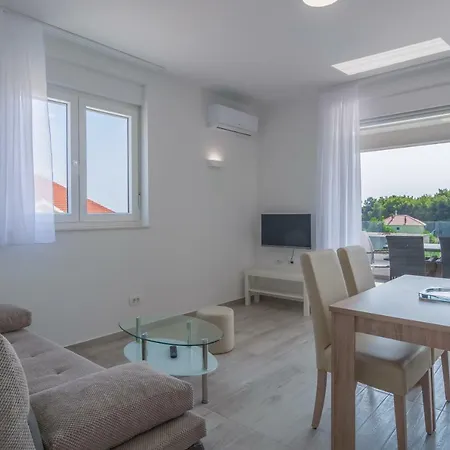 Apartmanska Kuca Luna Apartment *